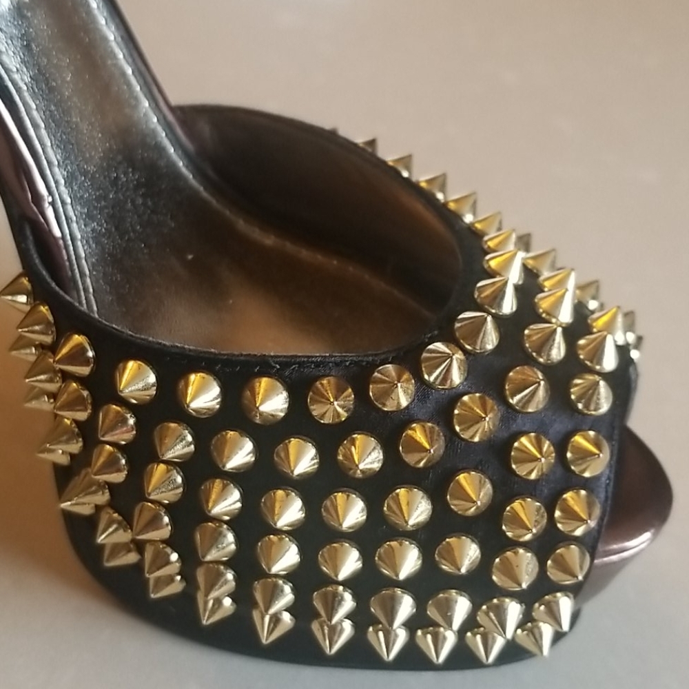 Steve Madden Metal Studded Bronze 6M Shoe - Picture 3 of 8
